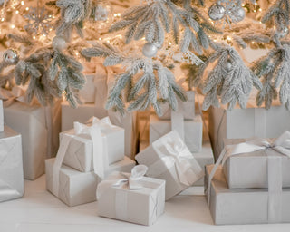 Kalėdinės dovanos 2025: geriausios idėjos kosmetikos ir veido odos priežiūros mylėtojams