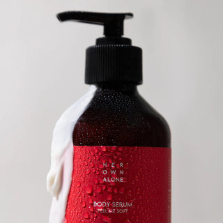 HER OWN ALONE Intensyviai drėkinantis kūno serumas