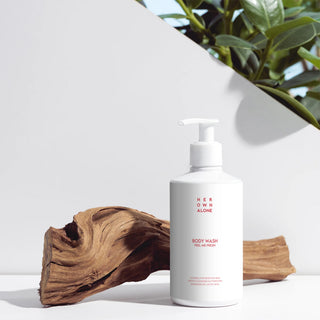 HER OWN ALONE Kūno prausiklis su pieno rūgštimi