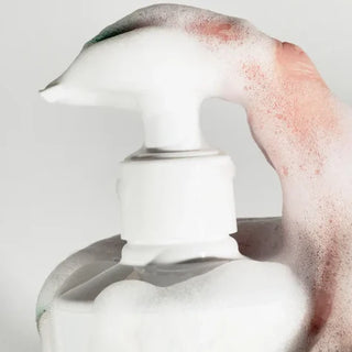 HER OWN ALONE Kūno prausiklis su pieno rūgštimi