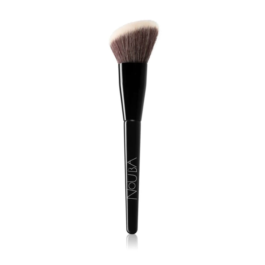 NOUBA Angled Brush - pudros šepetėlis