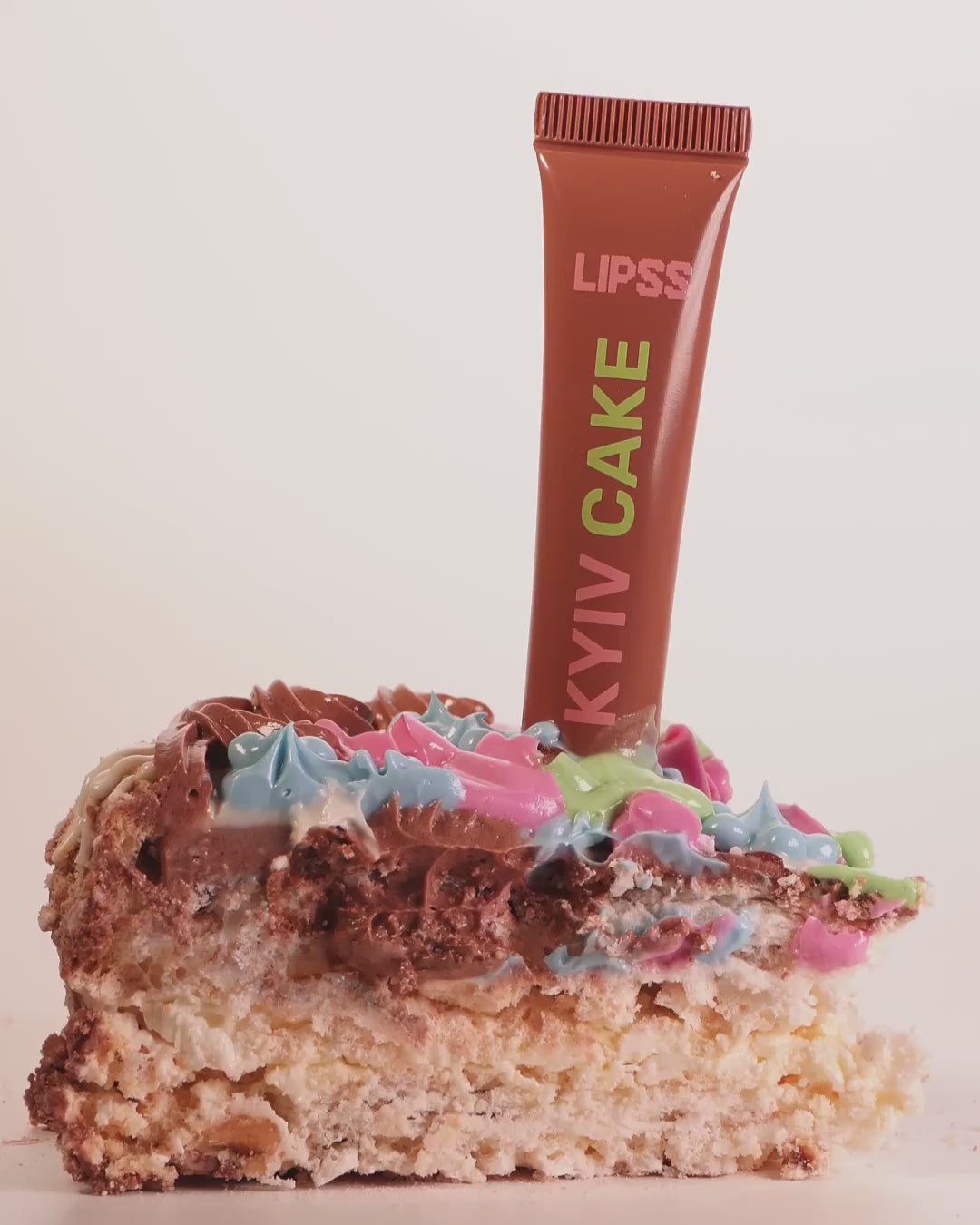 Įkelti vaizdo įrašą: LIPSS Kyiv Cake - lūpų blizgis