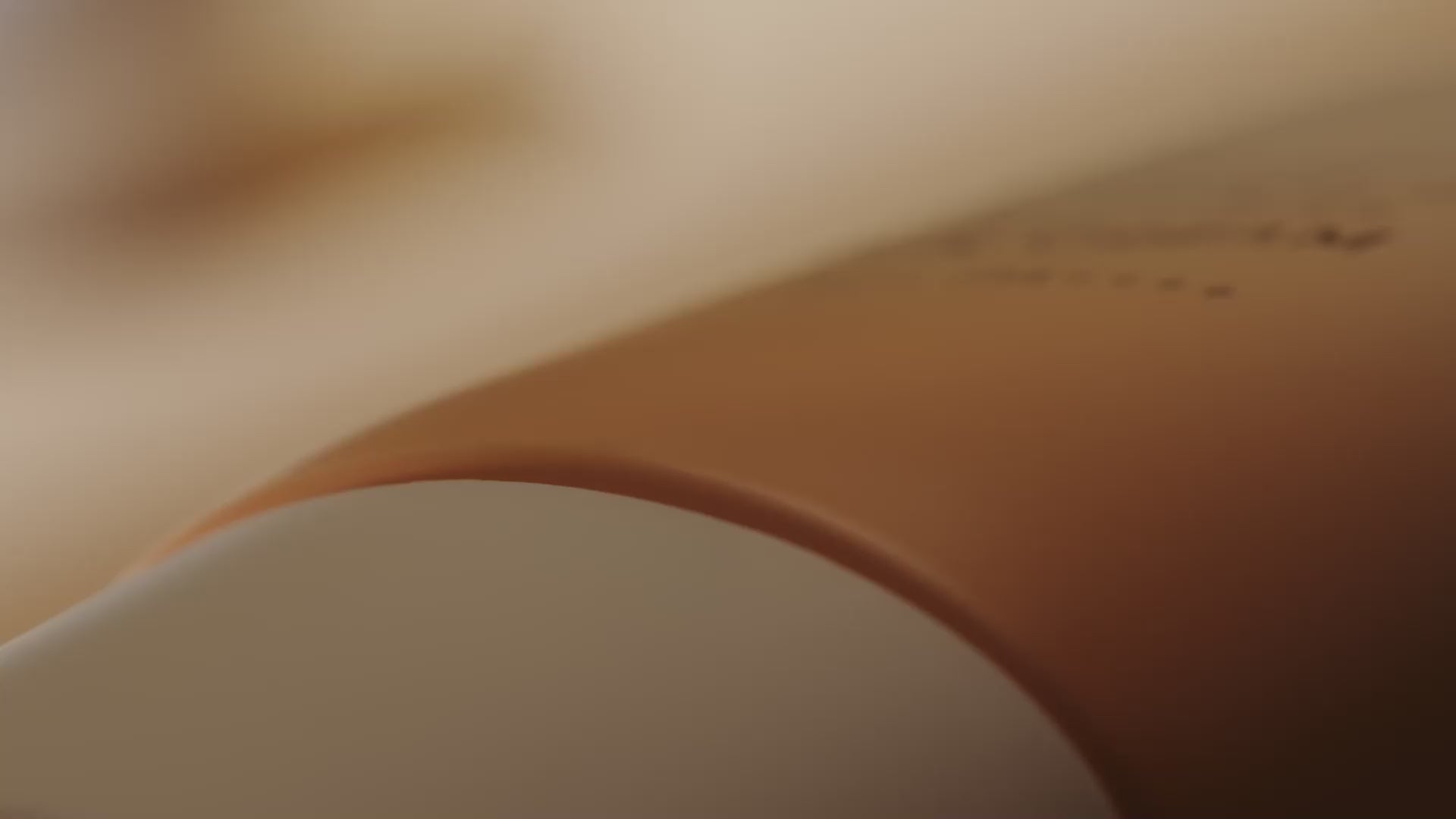 Įkelti vaizdo įrašą: BOM Foundation-Free SPF50+PA++++ spalvą suteikiantis kremas nuo saulės