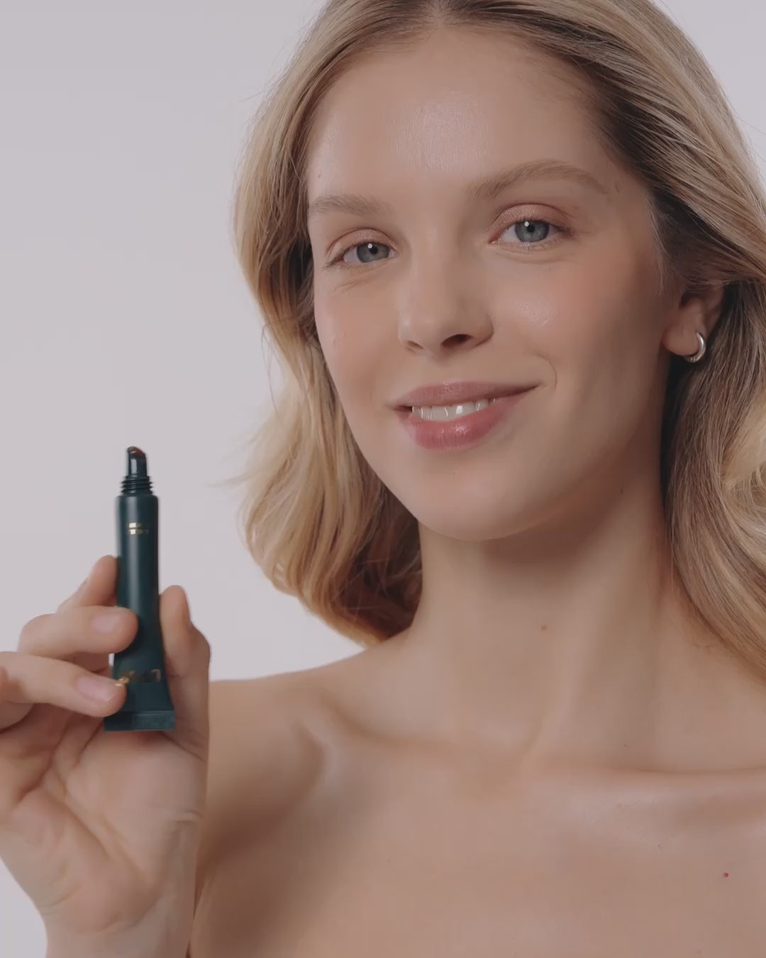 Įkelti vaizdo įrašą: LIPSS Smells Like Money - lūpų blizgis
